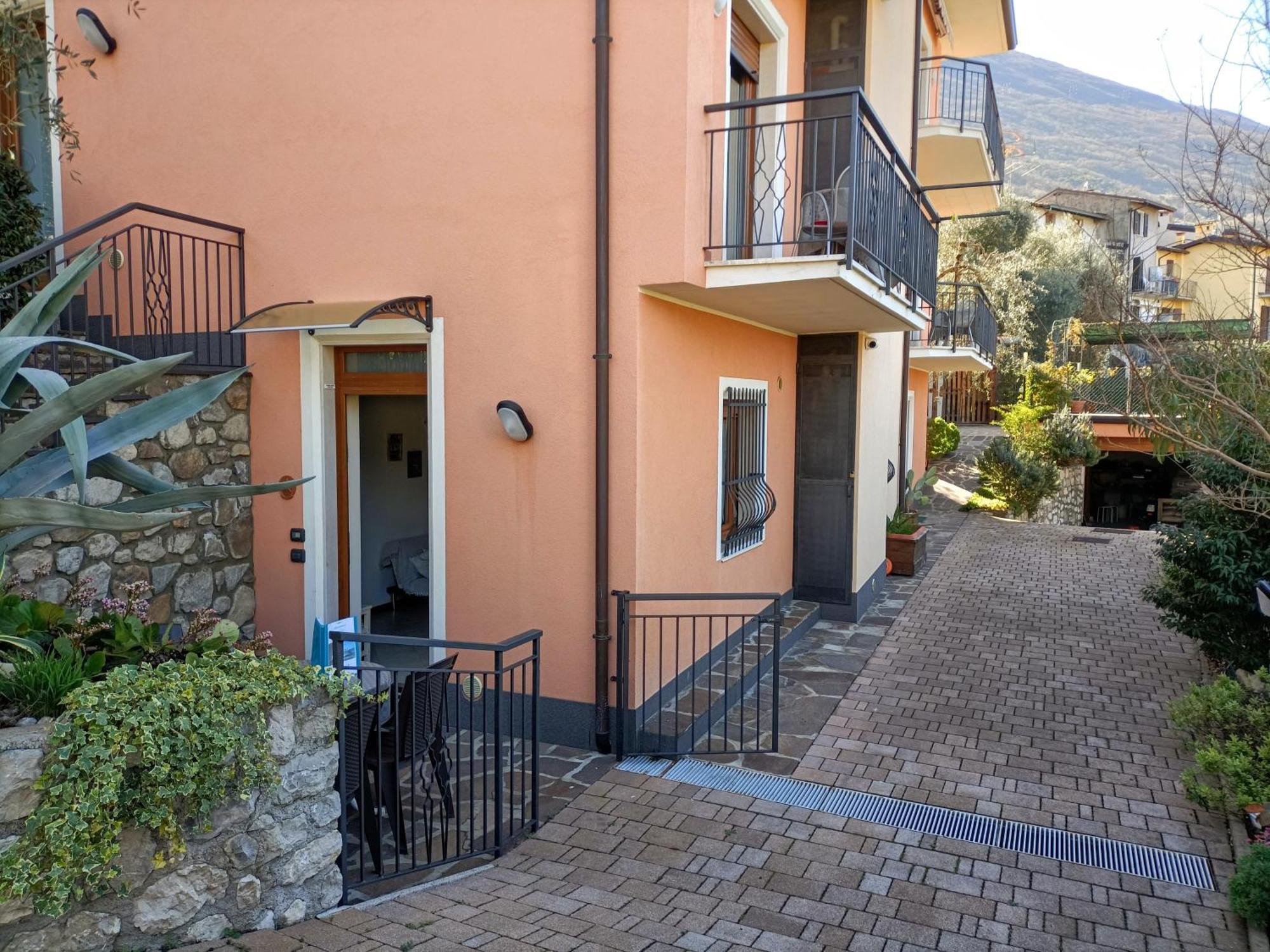 Appartamenti Casa Nina, Lago,Montagne, Uliveti Бренцоне-суль-Гарда Экстерьер фото
