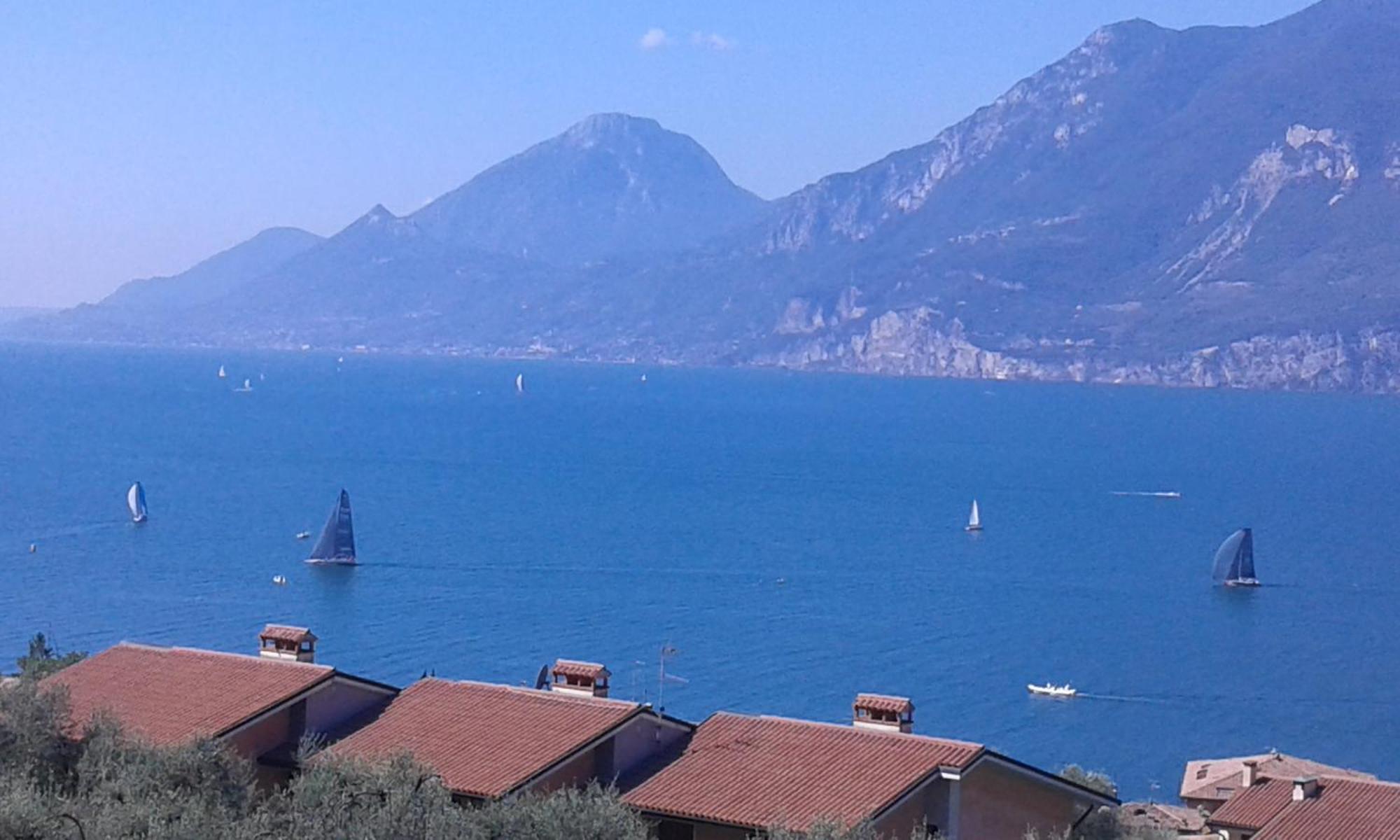 Appartamenti Casa Nina, Lago,Montagne, Uliveti Бренцоне-суль-Гарда Экстерьер фото