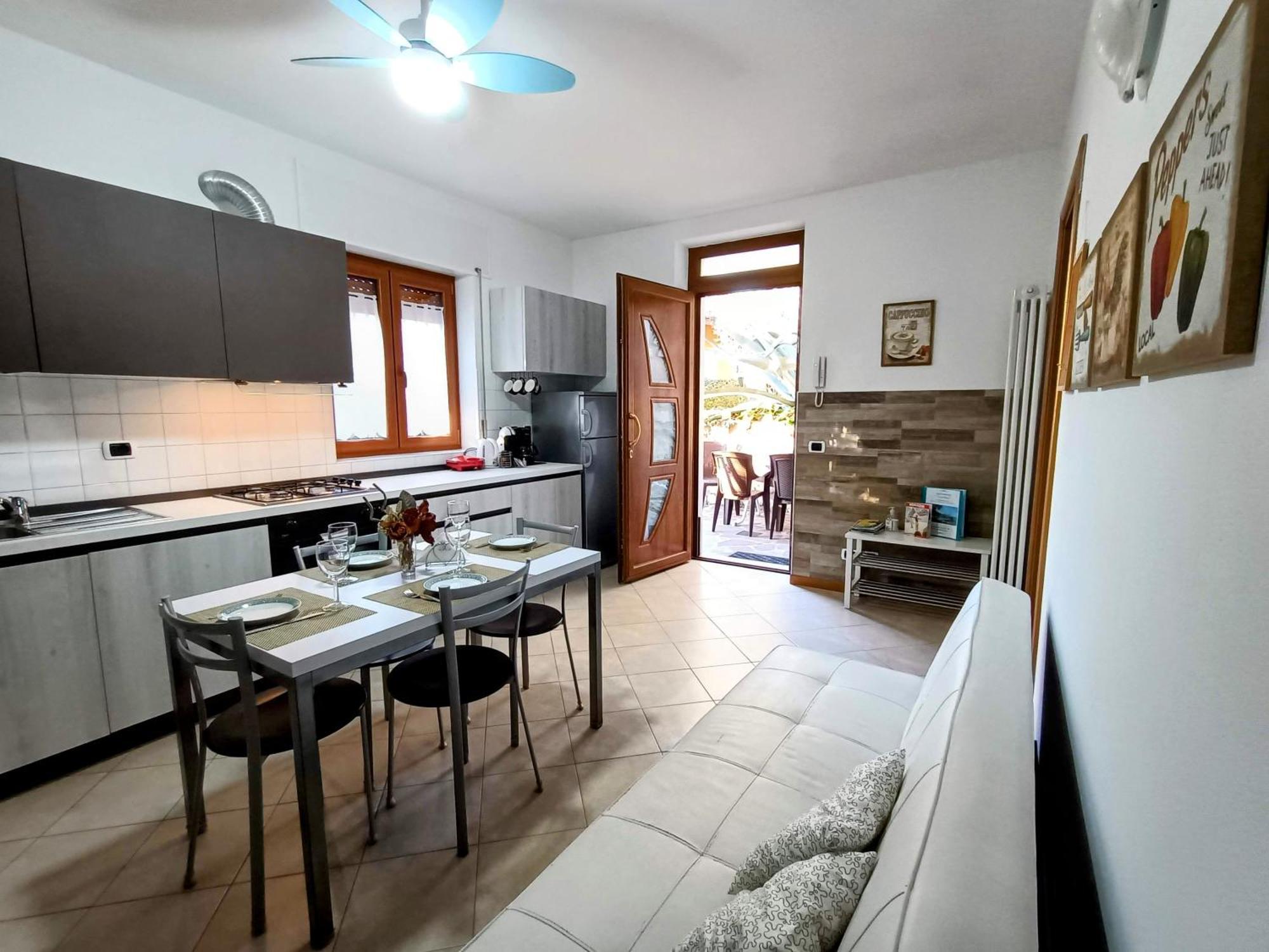 Appartamenti Casa Nina, Lago,Montagne, Uliveti Бренцоне-суль-Гарда Экстерьер фото