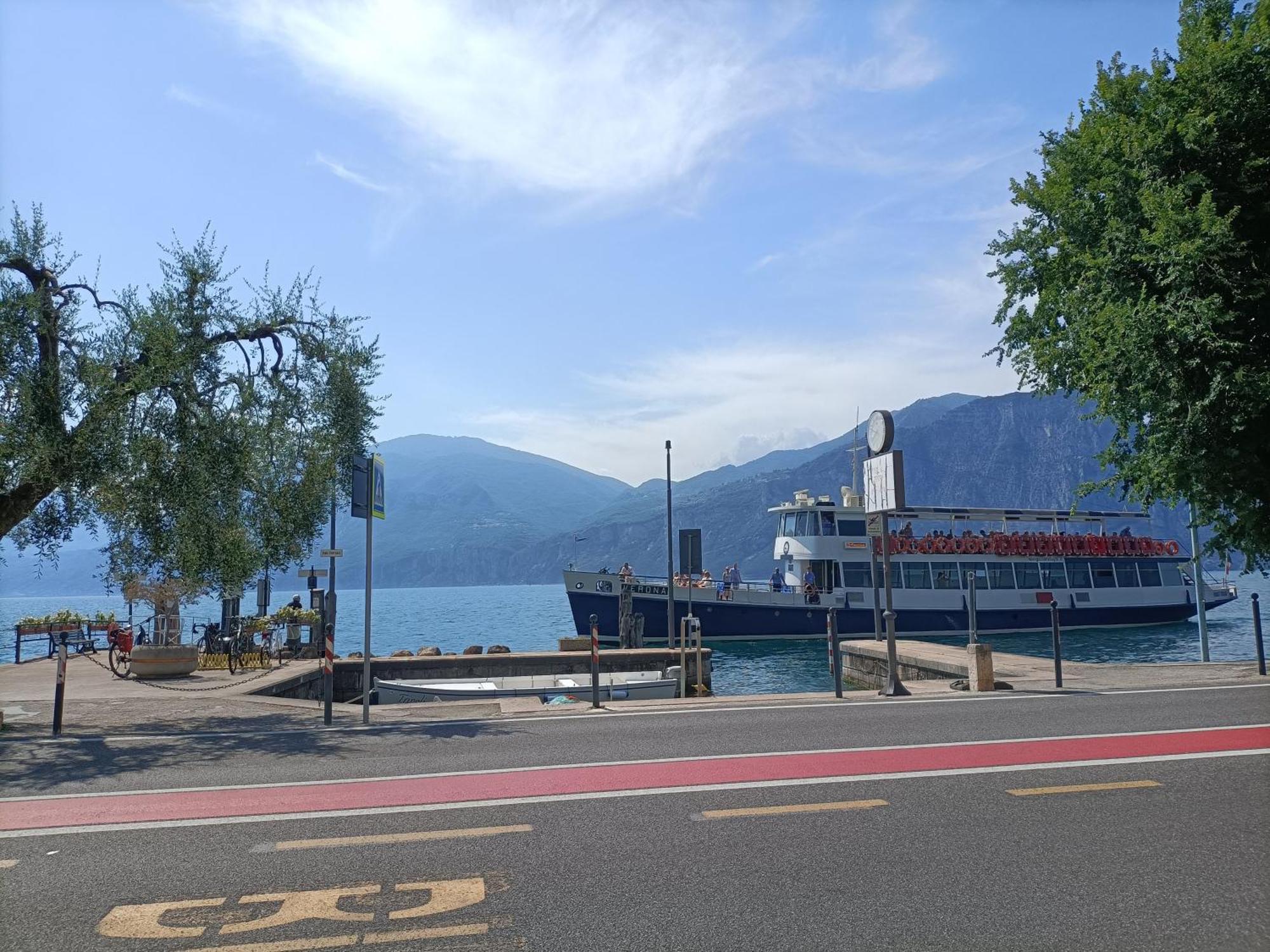 Appartamenti Casa Nina, Lago,Montagne, Uliveti Бренцоне-суль-Гарда Экстерьер фото