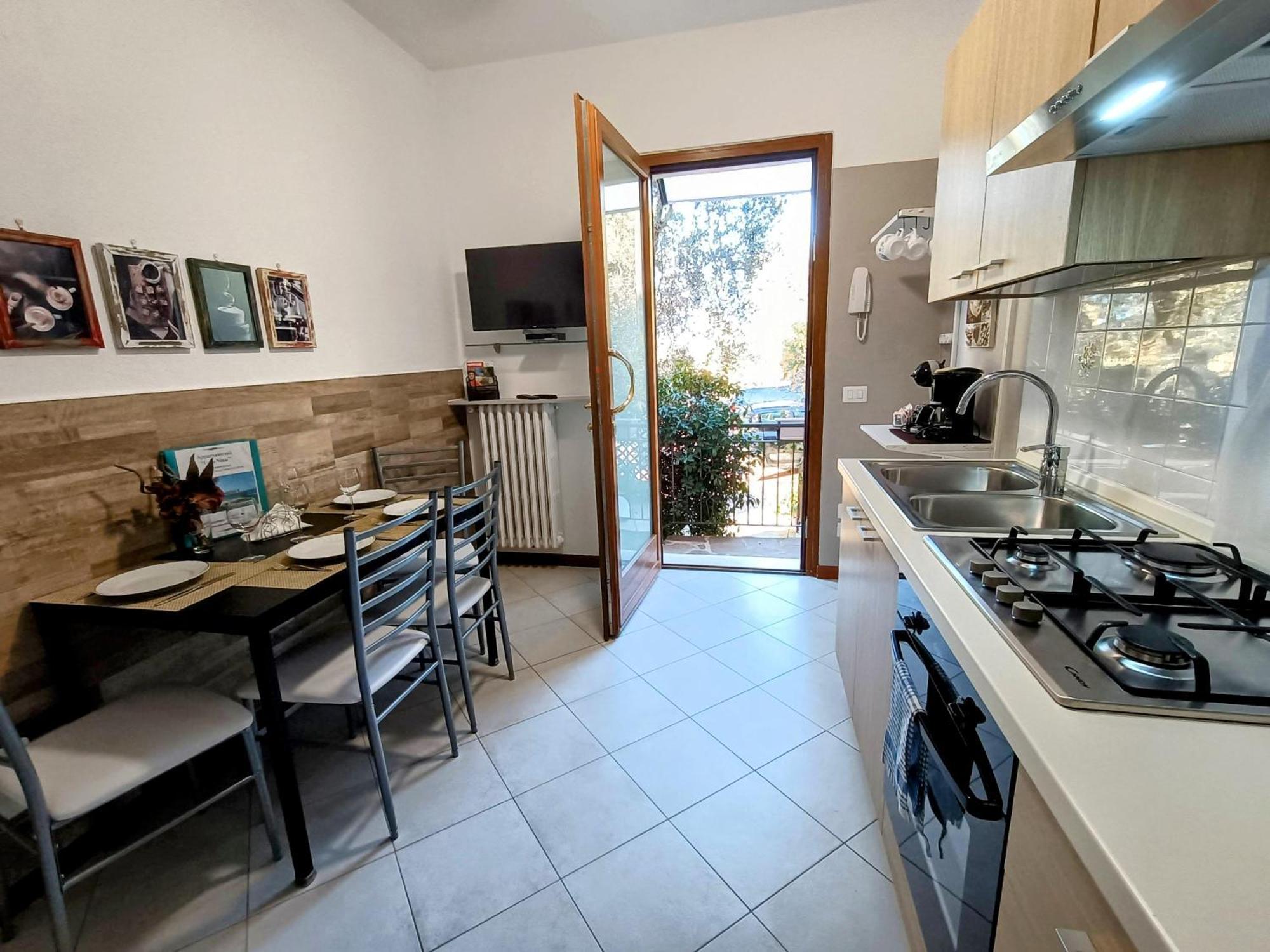 Appartamenti Casa Nina, Lago,Montagne, Uliveti Бренцоне-суль-Гарда Экстерьер фото