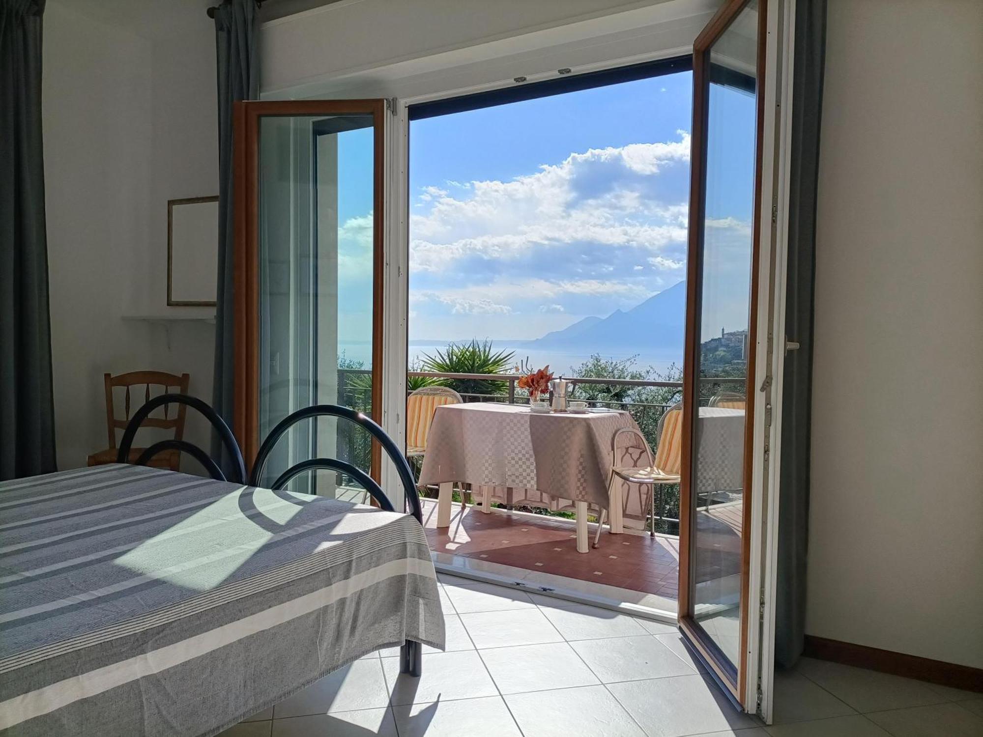 Appartamenti Casa Nina, Lago,Montagne, Uliveti Бренцоне-суль-Гарда Экстерьер фото