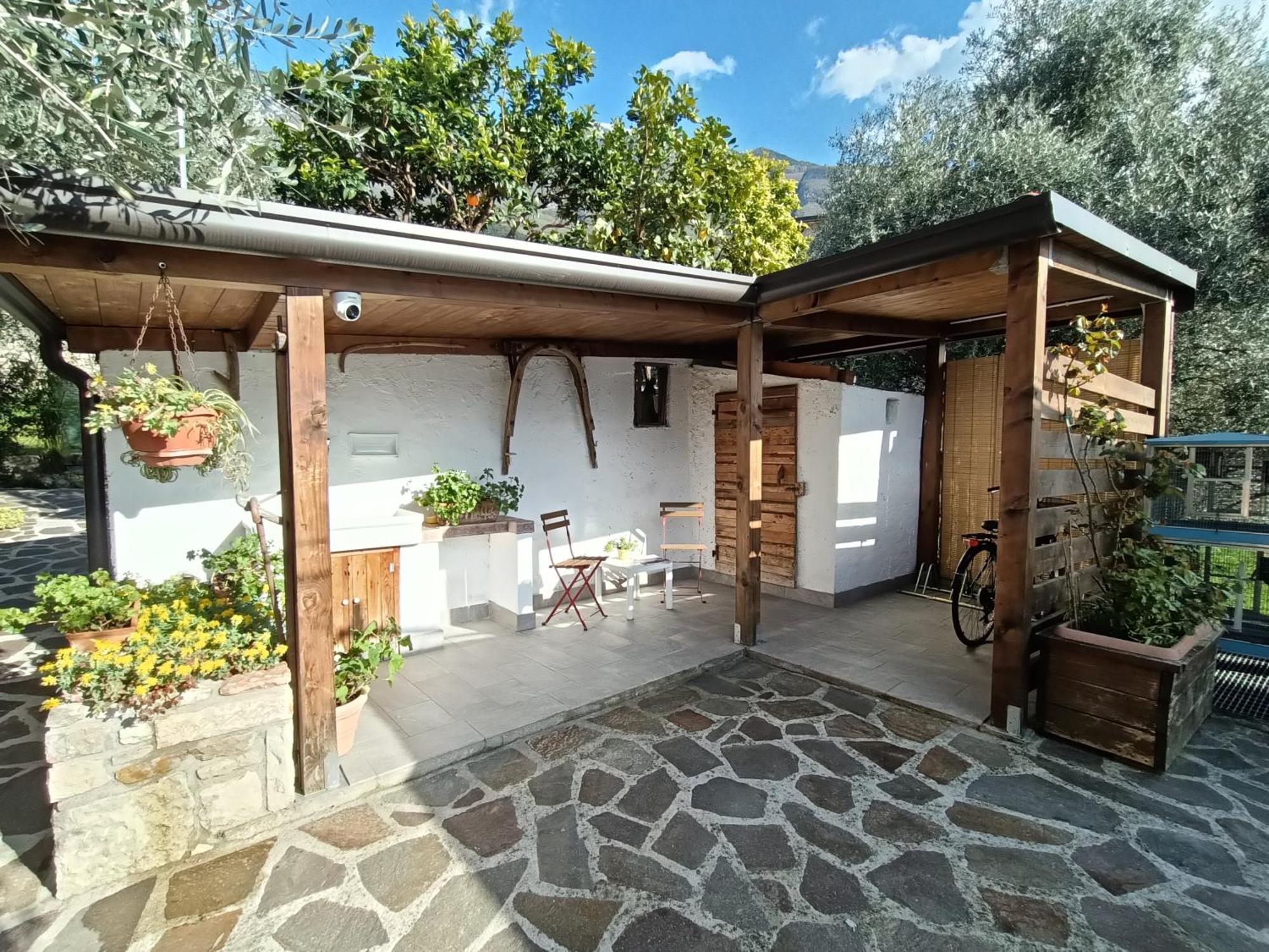 Appartamenti Casa Nina, Lago,Montagne, Uliveti Бренцоне-суль-Гарда Экстерьер фото